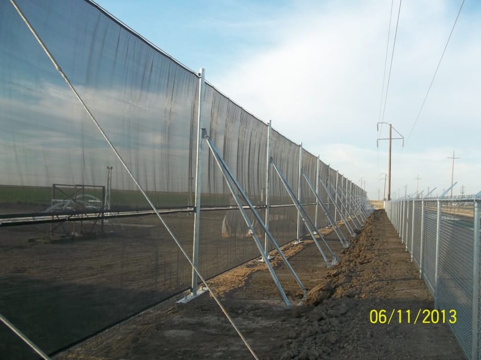 Temporary wind fencing - Temporary wind fencing around a solar facility