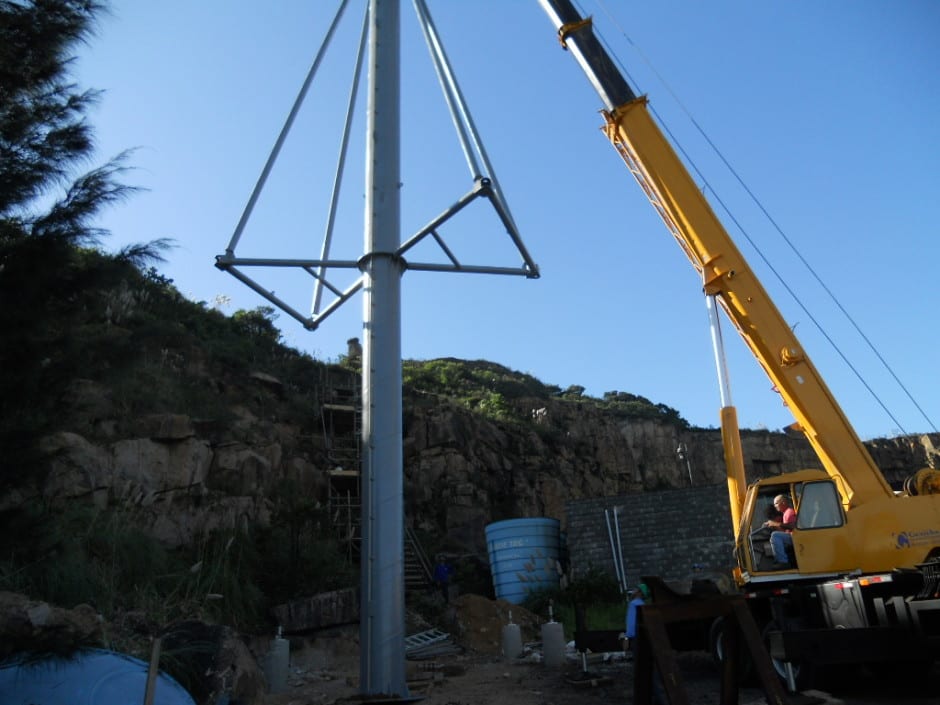 Pole erection - Erecting a shipmast style pole for dust control fencing