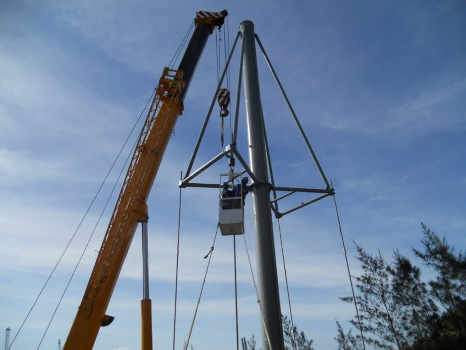Installing poles - Instlling shipmast style guyed pole weathersolve